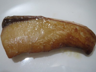 ノーリツのコンロ「プログレ」のプレートパンで焼いたブリの画像