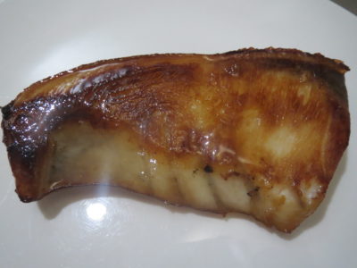ノーリツのコンロ「プログレ」のプレートパンで焼いたブリの画像